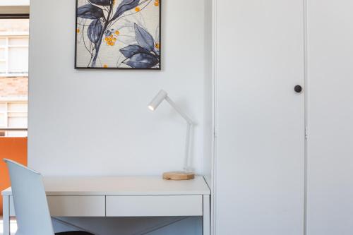 Comfy Balcony Studio near Parks Shopping & Dining - image 9