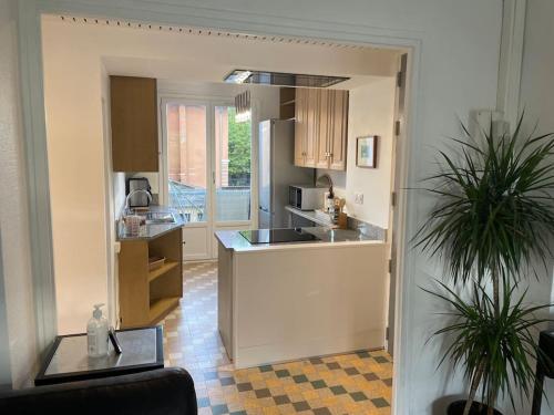Kitchen, Spacieux, lumineux et bien place pour 6Personnes, parking interieur near AviaSim Lyon