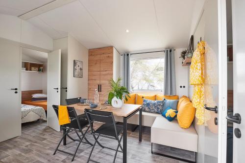 3 bedrooms, 5 beds