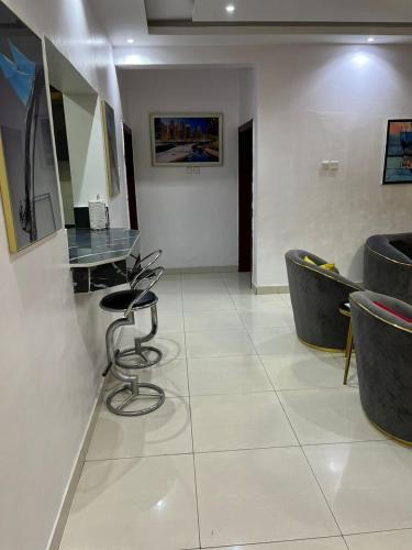 3bedroom with PS5 24hrs light Netflix in Cromwell estate Chevron lekki - image 4