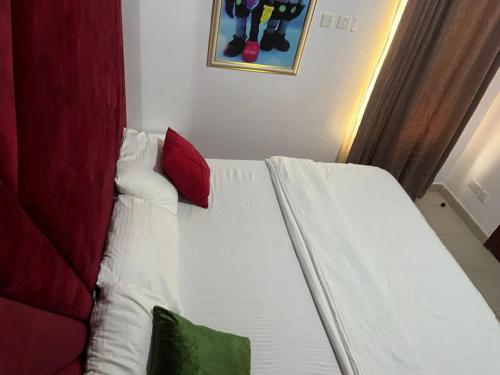 3bedroom with PS5 24hrs light Netflix in Cromwell estate Chevron lekki - image 2