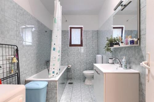 Four-Bedroom Holiday Home image 10