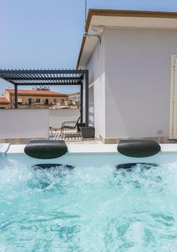 Hot tub, Rooftop Parthenopeo Contemporary Rooms in Orto Botanico