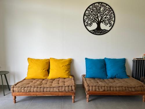 Közös társalgó / TV, Hózhó Tempo - Sous les pins, Bed & Breakfast écofriendly & slowlife avec sauna (Hozho Tempo - Sous les pins, Bed & Breakfast ecofriendly & slowlife avec sauna) in Bouglon