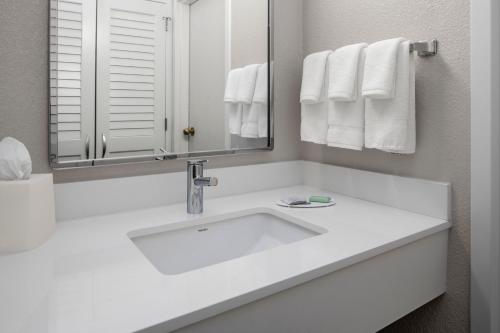 小石城西万怡酒店