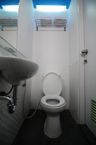 Bathroom, Swift Inn Aeropolis Airport near Soekarno-Hatta International Airport