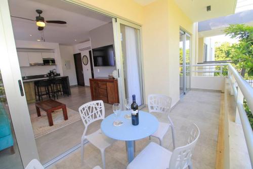 Elegant 2BR Home in Sirenis with Pool BBQ Pkng close to the Beach in Xetna, Mexico