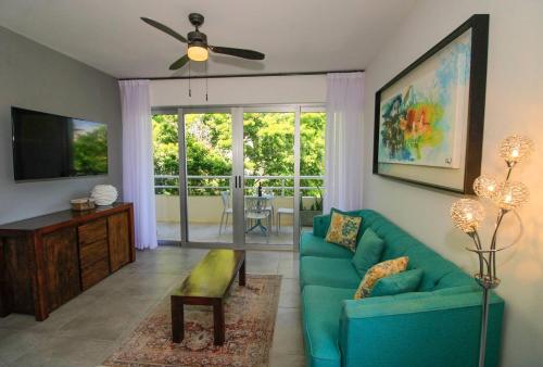 Elegant 2BR Home in Sirenis with Pool BBQ Pkng close to the Beach in Xetna, Mexico