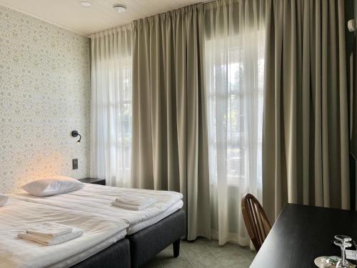 2 twin beds