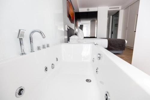 Hotel Valencia Alameda 41 - image 11