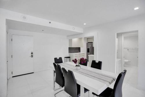 High floor 2BD with beach service 1616 in Miami Beach, USA