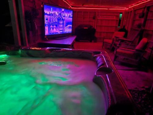 SEMO Redhawks Campus Home with Hot Tub in Cape Girardeau, USA