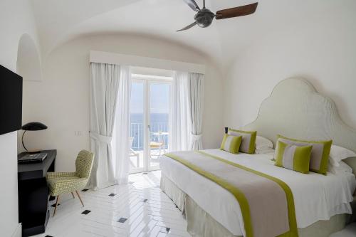 Deluxe Room with Sea View image 6