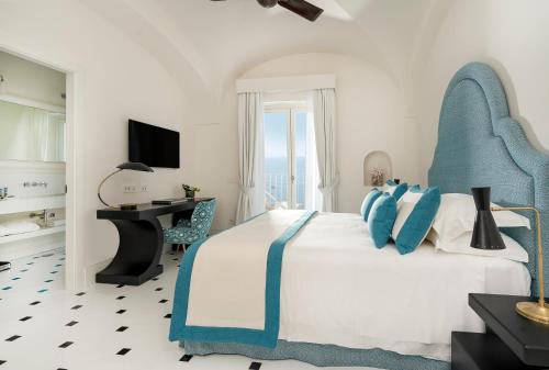 Deluxe Room with Sea View image 5