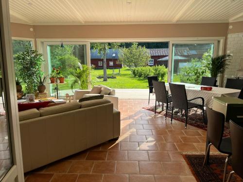 Rosa Huset Osebol in Backa