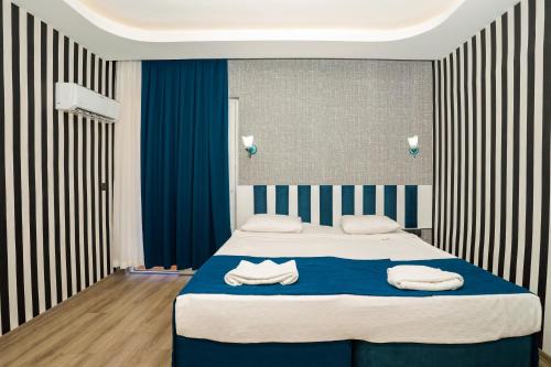 Standard Double or Twin Room image 7