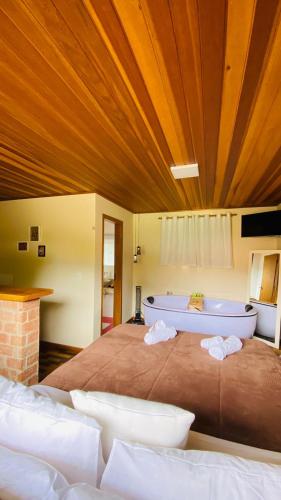 Suite with Spa Bath image 3