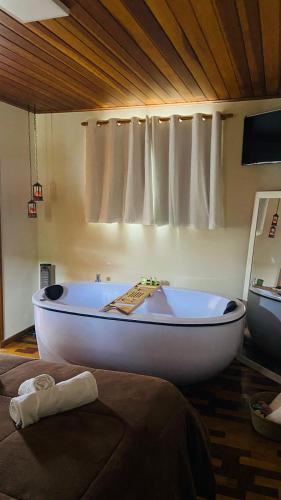 Suite with Spa Bath image 2