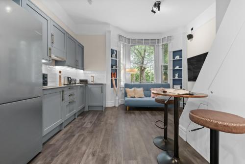 VICHY - The Hampstead Star | Prime Location - image 6