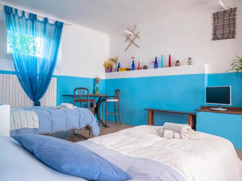 1 king bed, 1 twin bed