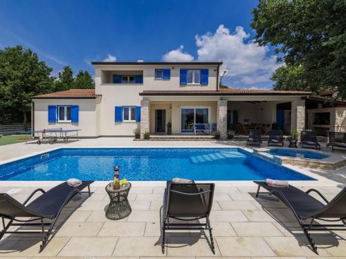 Villa Augusta by Interhome – khách sạn tại Muzini