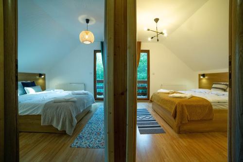 Evyssa Lodge- Cabana in muntii Calimani, Mures in Coșna