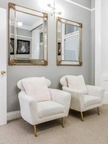 Beautiful refurbished 2bed2bath next to Hyde Park - image 9