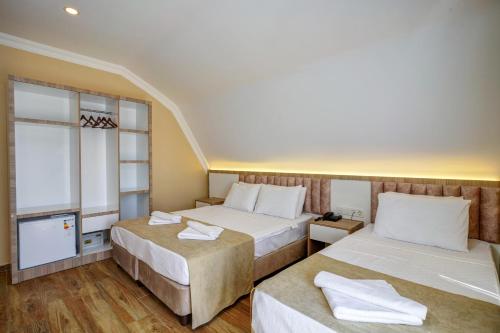 Standard Triple Room image 7