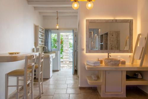 Akti Naoussa Paros 3