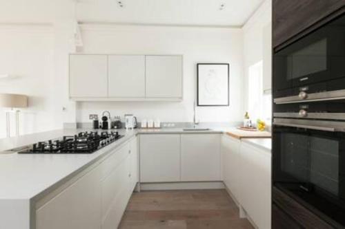 Modern Stylish 2bed2bath close to Kings Road - image 13