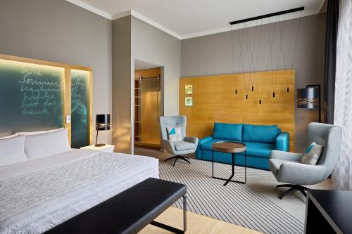 1 queen bed, 1 sofa bed