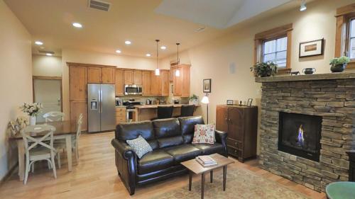 This Townhouse In Legends On Bridger Creek Development Is Beautifully Finished in Bozeman, USA