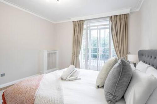 Top location - spacious 2bed in front of Hyde Park - image 4