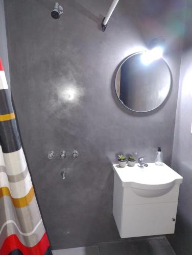 One-Bedroom Apartment image 2