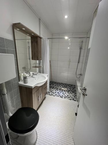 Fürdőszoba, Ferienwohnung - Monteurwohnung Büren (Ferienwohnung - Monteurwohnung Buren) in Buren