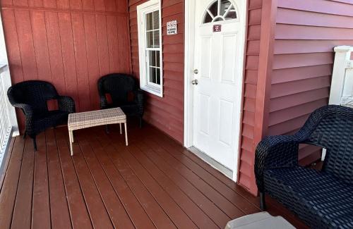 The Burgundy Inn & Homestead-Stonehaven Apartments - image 8
