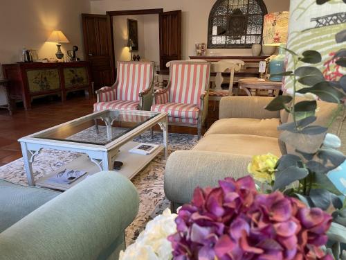 ห้องส่วนกลางสำหรับนั่งเล่น/ดูทีวี, The Manor House in ลากวาร์เดีย