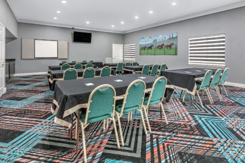 La Quinta by Wyndham Weatherford - main image
