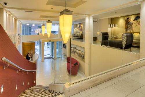 Central Hotel - image 8