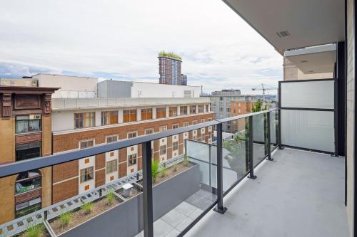 Brand New City Apt in Downtown Vancouver in Vancouver, Canada