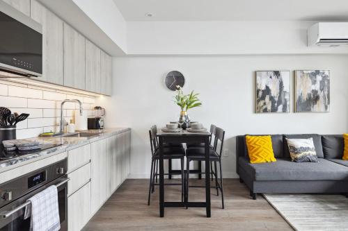 Brand New City Apt in Downtown Vancouver in Vancouver, Canada