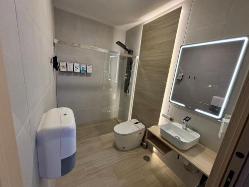Deluxe Double or Twin Room image 2