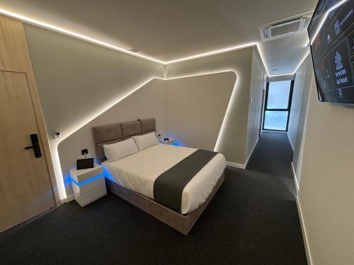 Deluxe Double or Twin Room image 10