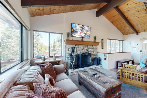The Birds Nest in Big Bear Lake, USA