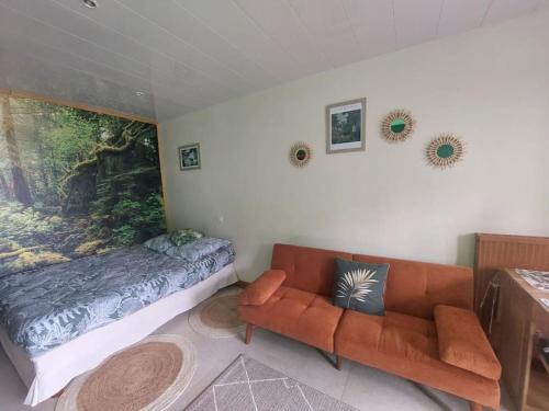 Appartement thème jungle (Appartement theme jungle) in Avallon