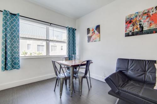 Chic Large Studio Apt Near Ocean Drive South Beach in Miami Beach, USA