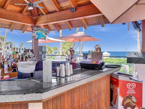 Adorable 2 Bedroom Condo Beach Service 904 in Miami Beach, USA