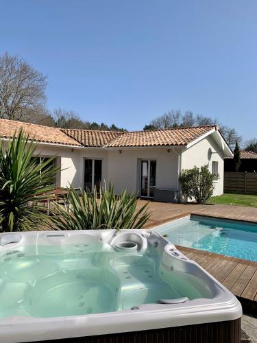 Villa au calme en lisière de forêt - Location, gîte - Lacanau