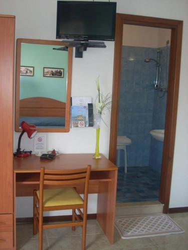 Double Room image 5