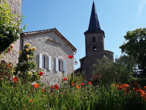 Dārzs, Bastida de Beata in Noailles (Midi-Pyrenees)